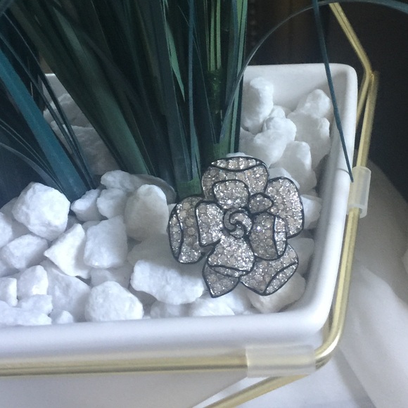 Kenneth Jay Lane Cocktail Ring - Picture 1 of 2